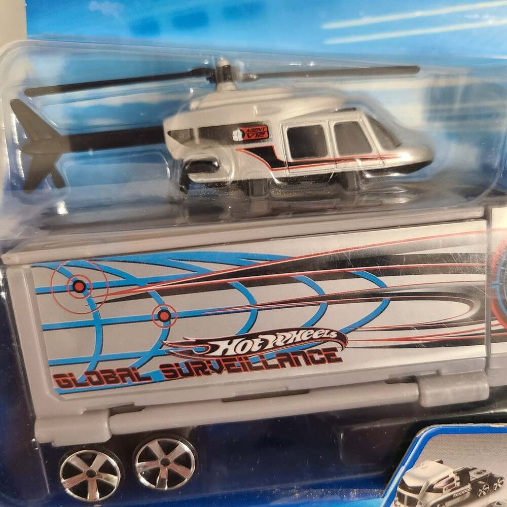 Hot Wheels Truckin Transporters Global Surveillance 2004 - Picture 2 of 13